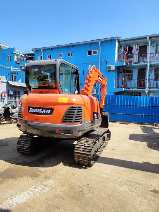High Quality and Low price Used Doosan Dx60 Wheeled Excavator In Good Condition 6-ton Mini 6t Excavator for sale - Escavadora de rastos: foto 3 High Quality and Low price Used Doosan Dx60 Wheeled Excavator In Good Condition 6-ton Mini 6t Excavator for sale - Escavadora de rastos: foto 3