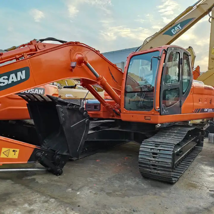 High Quality and Low price Used Doosan Dx60 Wheeled Excavator In Good Condition 6-ton Mini 6t Excavator for sale - Escavadora de rastos: foto 2 High Quality and Low price Used Doosan Dx60 Wheeled Excavator In Good Condition 6-ton Mini 6t Excavator for sale - Escavadora de rastos: foto 2