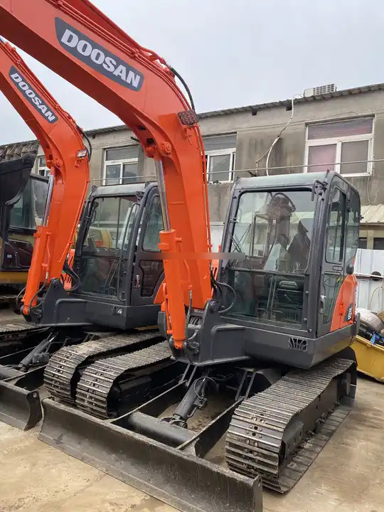 High Quality and Low price Used Doosan Dx60 Wheeled Excavator In Good Condition 6-ton Mini 6t Excavator for sale - Escavadora de rastos: foto 5 High Quality and Low price Used Doosan Dx60 Wheeled Excavator In Good Condition 6-ton Mini 6t Excavator for sale - Escavadora de rastos: foto 5