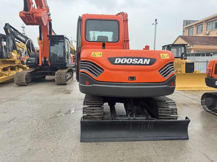 Hot Sale Used Doosan DX75-9C Excavator Doosan 7.5 Ton Crawler Digger Original Equipment - Escavadora de rastos: foto 3 Hot Sale Used Doosan DX75-9C Excavator Doosan 7.5 Ton Crawler Digger Original Equipment - Escavadora de rastos: foto 3