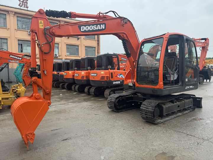 Hot Sale Used Doosan DX75-9C Excavator Doosan 7.5 Ton Crawler Digger Original Equipment - Escavadora de rastos: foto 2 Hot Sale Used Doosan DX75-9C Excavator Doosan 7.5 Ton Crawler Digger Original Equipment - Escavadora de rastos: foto 2