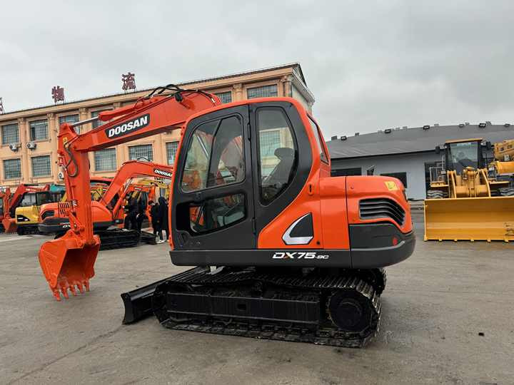 Hot Sale Used Doosan DX75-9C Excavator Doosan 7.5 Ton Crawler Digger Original Equipment - Escavadora de rastos: foto 2 Hot Sale Used Doosan DX75-9C Excavator Doosan 7.5 Ton Crawler Digger Original Equipment - Escavadora de rastos: foto 2