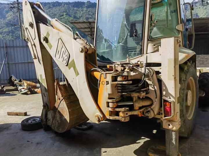 Hot sale Backhoe loader JCB 3CX 4*4 tlb loader UKmade, used cheap JCB 3CX retro loader and digger - Retroescavadeira: foto 3 Hot sale Backhoe loader JCB 3CX 4*4 tlb loader UKmade, used cheap JCB 3CX retro loader and digger - Retroescavadeira: foto 3