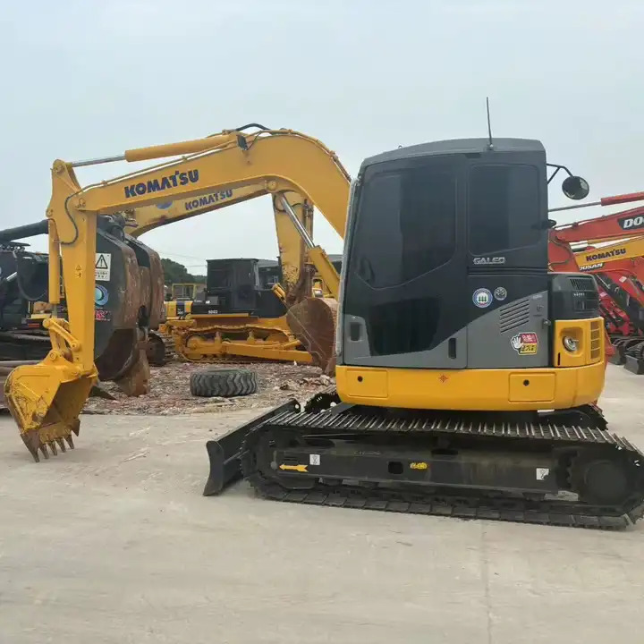 Japan Surplus Backhoe Excavator Komatsu Pc78us Pc60 Tracked Excavator With Blade Dozer For The Philippines In Shanghai - Escavadora de rastos: foto 2 Japan Surplus Backhoe Excavator Komatsu Pc78us Pc60 Tracked Excavator With Blade Dozer For The Philippines In Shanghai - Escavadora de rastos: foto 2