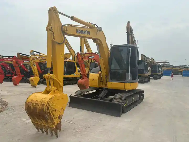 Japan Surplus Backhoe Excavator Komatsu Pc78us Pc60 Tracked Excavator With Blade Dozer For The Philippines In Shanghai - Escavadora de rastos: foto 3 Japan Surplus Backhoe Excavator Komatsu Pc78us Pc60 Tracked Excavator With Blade Dozer For The Philippines In Shanghai - Escavadora de rastos: foto 3
