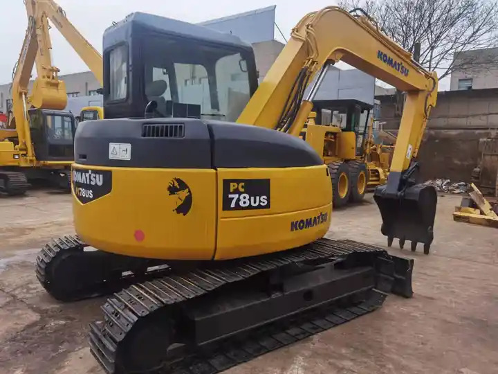 Japan Surplus Backhoe Excavator Komatsu Pc78us Pc60 Tracked Excavator With Blade Dozer For The Philippines in Shanghai - Escavadora de rastos: foto 2 Japan Surplus Backhoe Excavator Komatsu Pc78us Pc60 Tracked Excavator With Blade Dozer For The Philippines in Shanghai - Escavadora de rastos: foto 2