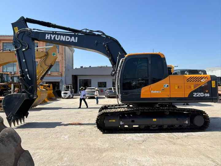 Korea 22 Ton Hyundai 220 Excavator R220LC-9s Used Hyundai Excavator 220 Used Hyundai 220-9 225LC Machine for Construction - Escavadeira: foto 3 Korea 22 Ton Hyundai 220 Excavator R220LC-9s Used Hyundai Excavator 220 Used Hyundai 220-9 225LC Machine for Construction - Escavadeira: foto 3