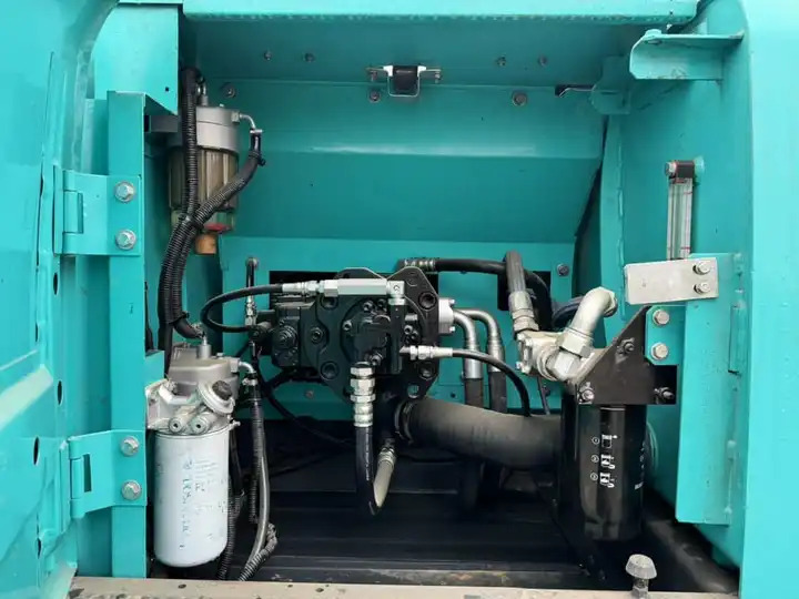 Large Second-Hand Excavators Kobelco Sk200 SK210 20ton with EPA and CE on Sale in Japan - Escavadeira: foto 4 Large Second-Hand Excavators Kobelco Sk200 SK210 20ton with EPA and CE on Sale in Japan - Escavadeira: foto 4