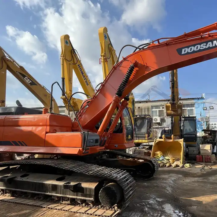 Low running hours Used Machinery Doosan300 dx300lc Hydraulic Crawler Backhoe Digger 30ton Used Excavator Doosan DX300LC - Escavadora de rastos: foto 2 Low running hours Used Machinery Doosan300 dx300lc Hydraulic Crawler Backhoe Digger 30ton Used Excavator Doosan DX300LC - Escavadora de rastos: foto 2
