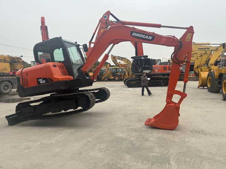 Nice Performance 6t Small Used Excavator,Original Korea Doosan Used Excavators Doosan Dx60 for Sale - Escavadora de rastos: foto 3 Nice Performance 6t Small Used Excavator,Original Korea Doosan Used Excavators Doosan Dx60 for Sale - Escavadora de rastos: foto 3