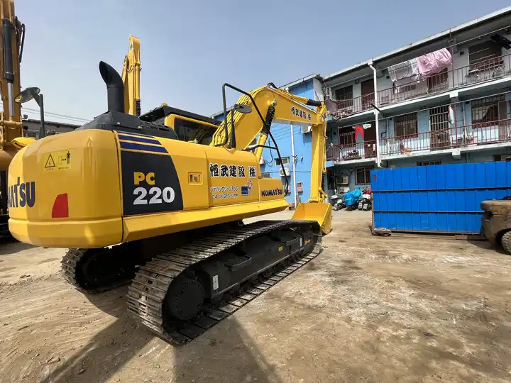 PC220-8 USED EXCAVATOR Good Condition Komatsu PC 200 Original Japan Cheap Used Excavators Used Original Japan Komatsu pc200-8 - Escavadora de rastos: foto 4 PC220-8 USED EXCAVATOR Good Condition Komatsu PC 200 Original Japan Cheap Used Excavators Used Original Japan Komatsu pc200-8 - Escavadora de rastos: foto 4