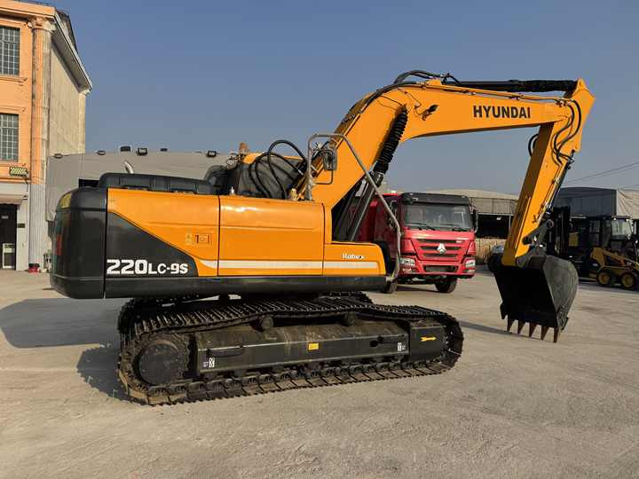 Perfect Condition usada excavadora 22ton Hyundai 220LC Hyundai Excavator Used 220LC-9S excavator For Construction For Sale - Escavadora de rastos: foto 3 Perfect Condition usada excavadora 22ton Hyundai 220LC Hyundai Excavator Used 220LC-9S excavator For Construction For Sale - Escavadora de rastos: foto 3