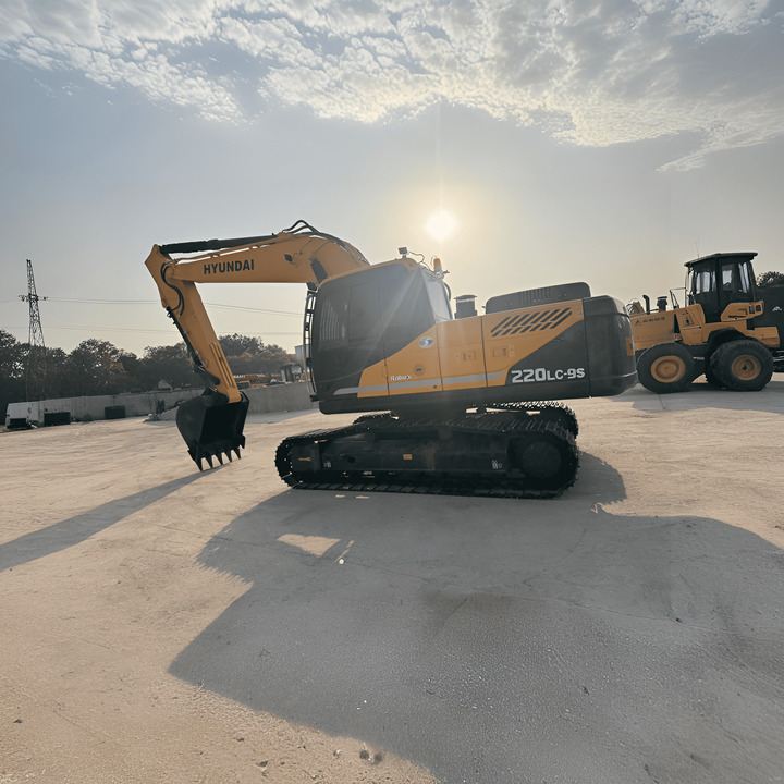 Perfect Condition usada excavadora 22ton Hyundai 220LC Hyundai Excavator Used 220LC-9S excavator For Construction For Sale - Escavadora de rastos: foto 2 Perfect Condition usada excavadora 22ton Hyundai 220LC Hyundai Excavator Used 220LC-9S excavator For Construction For Sale - Escavadora de rastos: foto 2