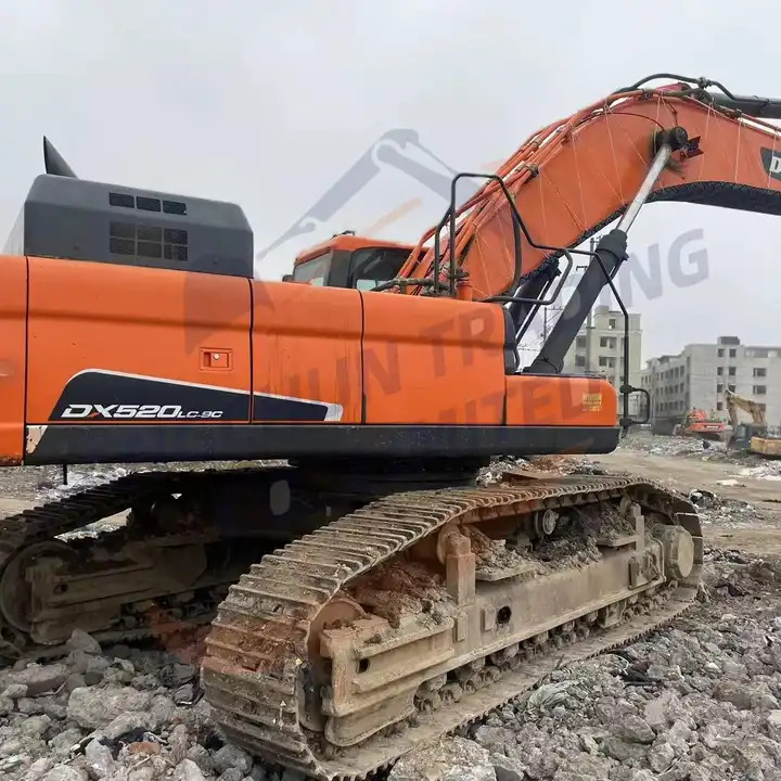 USED KOREA BRAND DOOSAN EXCAVATOR DX520LC DX520LC-9 C HYDRAULIC BIG DIGGER GOOD CONDITION FOR SALE - Escavadeira: foto 1 USED KOREA BRAND DOOSAN EXCAVATOR DX520LC DX520LC-9 C HYDRAULIC BIG DIGGER GOOD CONDITION FOR SALE - Escavadeira: foto 1