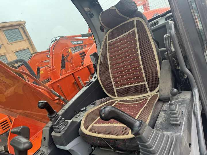 Used Excavator Doosan DX75-9C Second-hand Excavator Digger DX75-9C Compact Shovel Crawler Doosan 75 Excavator Doosan Dx75-9C - Escavadora de rastos: foto 5 Used Excavator Doosan DX75-9C Second-hand Excavator Digger DX75-9C Compact Shovel Crawler Doosan 75 Excavator Doosan Dx75-9C - Escavadora de rastos: foto 5