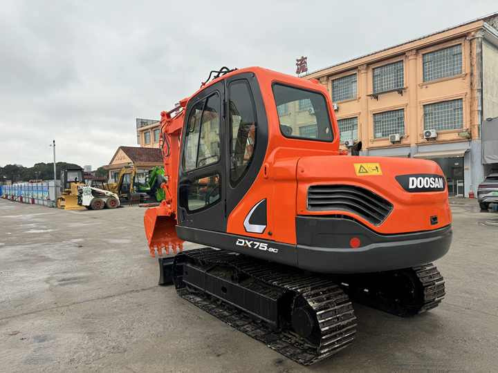 Used Excavator Doosan DX75-9C Second-hand Excavator Digger DX75-9C Compact Shovel Crawler Doosan 75 Excavator Doosan Dx75-9C - Escavadora de rastos: foto 4 Used Excavator Doosan DX75-9C Second-hand Excavator Digger DX75-9C Compact Shovel Crawler Doosan 75 Excavator Doosan Dx75-9C - Escavadora de rastos: foto 4