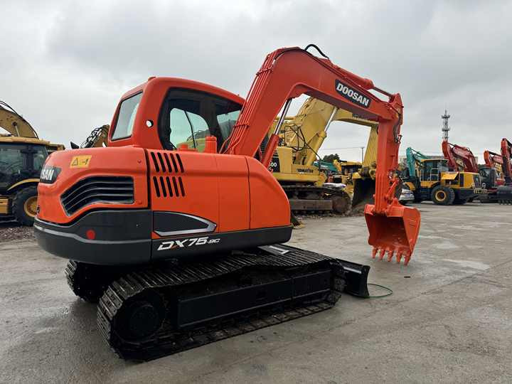 Used Excavator Doosan DX75-9C Second-hand Excavator Digger DX75-9C Compact Shovel Crawler Doosan 75 Excavator Doosan Dx75-9C - Escavadora de rastos: foto 4 Used Excavator Doosan DX75-9C Second-hand Excavator Digger DX75-9C Compact Shovel Crawler Doosan 75 Excavator Doosan Dx75-9C - Escavadora de rastos: foto 4