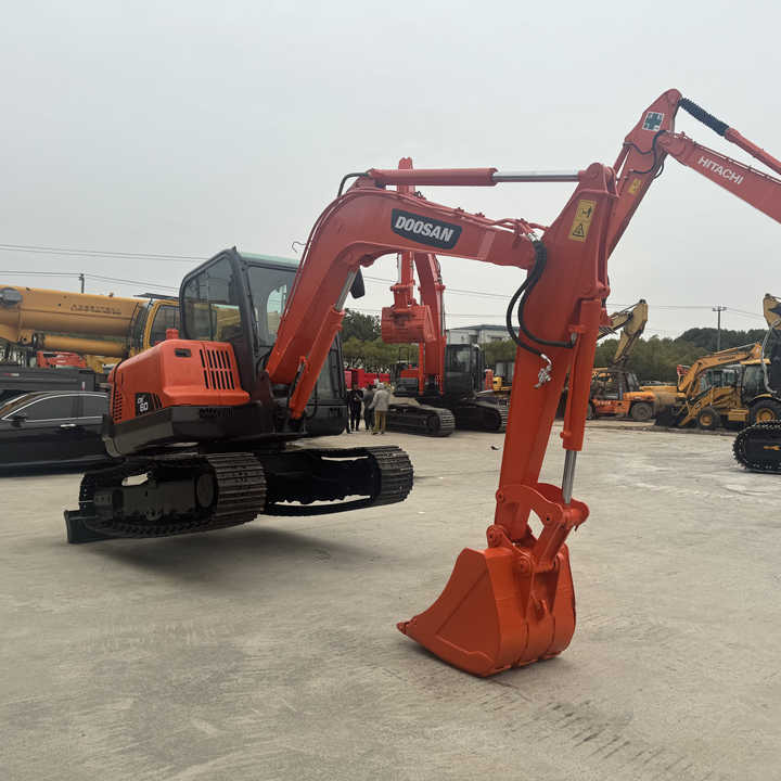 Used Excavator Doosan Dx60 Excavators Earth-moving Machinery Doosan Dx60 Dx80 Dx75 Dx225 Dh55 Dx60-9c for Sale - Escavadora de rastos: foto 1 Used Excavator Doosan Dx60 Excavators Earth-moving Machinery Doosan Dx60 Dx80 Dx75 Dx225 Dh55 Dx60-9c for Sale - Escavadora de rastos: foto 1