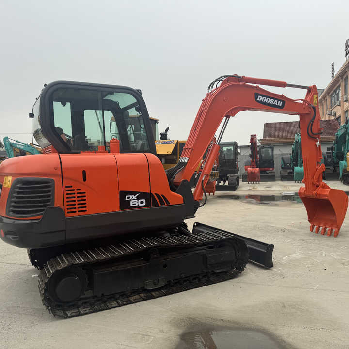 Used Excavator Doosan Dx60 Excavators Earth-moving Machinery Doosan Dx60 Dx80 Dx75 Dx225 Dh55 Dx60-9c for Sale - Escavadora de rastos: foto 1 Used Excavator Doosan Dx60 Excavators Earth-moving Machinery Doosan Dx60 Dx80 Dx75 Dx225 Dh55 Dx60-9c for Sale - Escavadora de rastos: foto 1