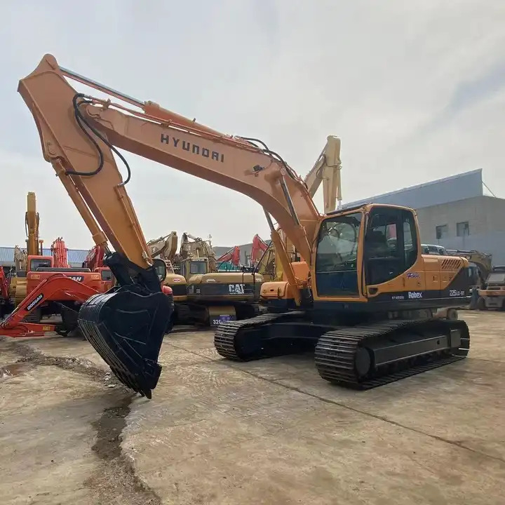 Used Hyundai 225 excavator /Hyundai 225 Korea mini used excavator for sale Excavadoras de segunda mano - Escavadeira: foto 1 Used Hyundai 225 excavator /Hyundai 225 Korea mini used excavator for sale Excavadoras de segunda mano - Escavadeira: foto 1