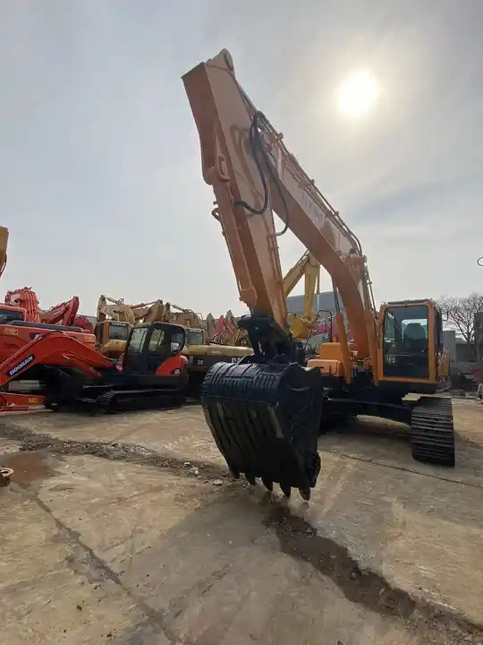 Used Hyundai 225 excavator second hand Korea Hyundai excavator Excavadoras de segunda mano - Escavadeira: foto 4 Used Hyundai 225 excavator second hand Korea Hyundai excavator Excavadoras de segunda mano - Escavadeira: foto 4