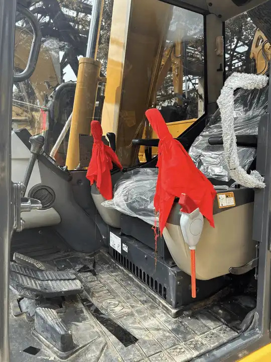 Used Komatsu PC 60-7 with Good Condition in Shanghai - Escavadeira: foto 4 Used Komatsu PC 60-7 with Good Condition in Shanghai - Escavadeira: foto 4