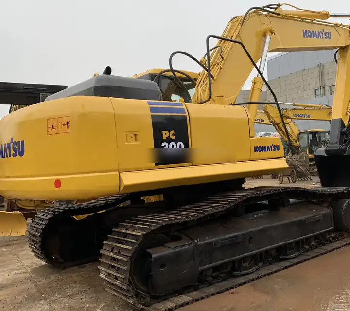 Used Komatsu excavator Pc300-7 in good condition for sale - Escavadora de rastos: foto 1 Used Komatsu excavator Pc300-7 in good condition for sale - Escavadora de rastos: foto 1