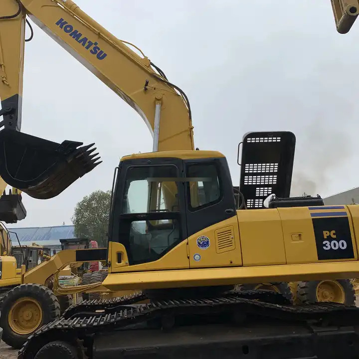 Used Komatsu excavator Pc300-7 in good condition for sale - Escavadora de rastos: foto 5 Used Komatsu excavator Pc300-7 in good condition for sale - Escavadora de rastos: foto 5