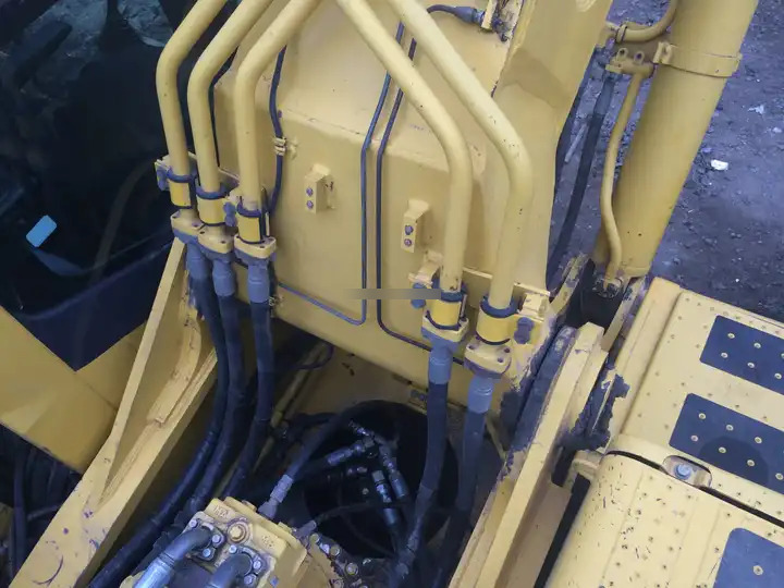 Used Komatsu excavator Pc450-8 in good condition for sale - Escavadora de rastos: foto 4 Used Komatsu excavator Pc450-8 in good condition for sale - Escavadora de rastos: foto 4