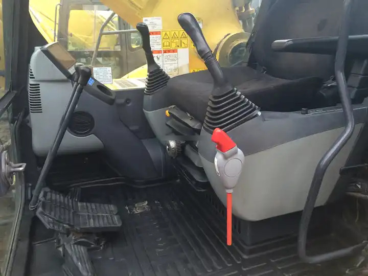 Used Komatsu excavator Pc450-8 in good condition for sale - Escavadora de rastos: foto 3 Used Komatsu excavator Pc450-8 in good condition for sale - Escavadora de rastos: foto 3