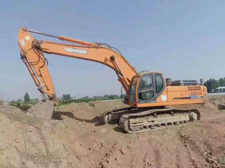 Used Original Korea Doosan 34 Ton Excavator with Cheap Price and Good Condition DOOSAN Dx340LCA Dx225 Dx330 DX360for Sale - Escavadeira: foto 2 Used Original Korea Doosan 34 Ton Excavator with Cheap Price and Good Condition DOOSAN Dx340LCA Dx225 Dx330 DX360for Sale - Escavadeira: foto 2