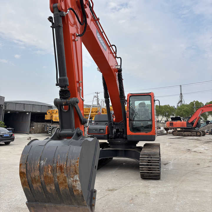 Used Original KoreaN Doosan DX225lca Excavator Doosan Excavators Engineering Machinery Doosan 22ton USED Excavadoras - Escavadora de rastos: foto 1 Used Original KoreaN Doosan DX225lca Excavator Doosan Excavators Engineering Machinery Doosan 22ton USED Excavadoras - Escavadora de rastos: foto 1