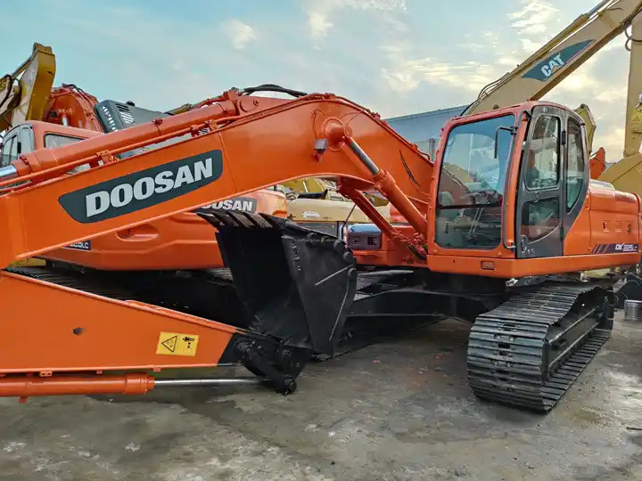 Used excavator Doosan DX60 with excellent working condition on sale Used Doosan DX60 excavator, Doosan DX60 mini excavators - Escavadora de rastos: foto 2 Used excavator Doosan DX60 with excellent working condition on sale Used Doosan DX60 excavator, Doosan DX60 mini excavators - Escavadora de rastos: foto 2