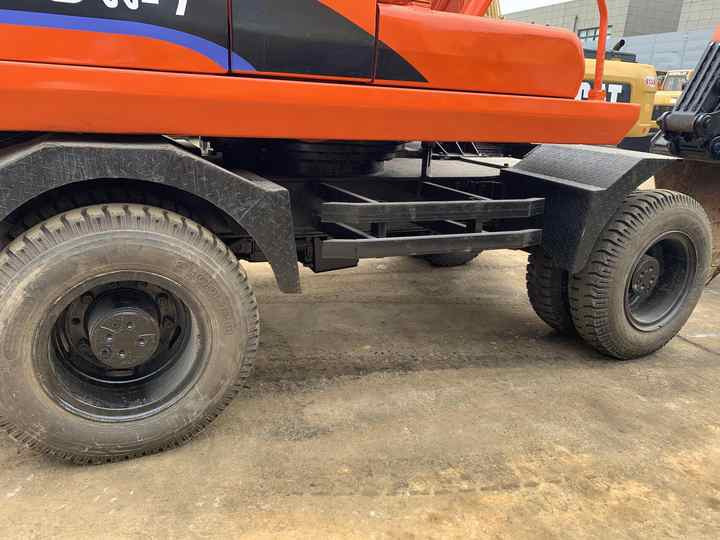 Used excavator doosan dh150 excavators machinery doosan dx60 dx80 dx75 dx225 Good Condition Low price - Escavadora de rastos: foto 3 Used excavator doosan dh150 excavators machinery doosan dx60 dx80 dx75 dx225 Good Condition Low price - Escavadora de rastos: foto 3