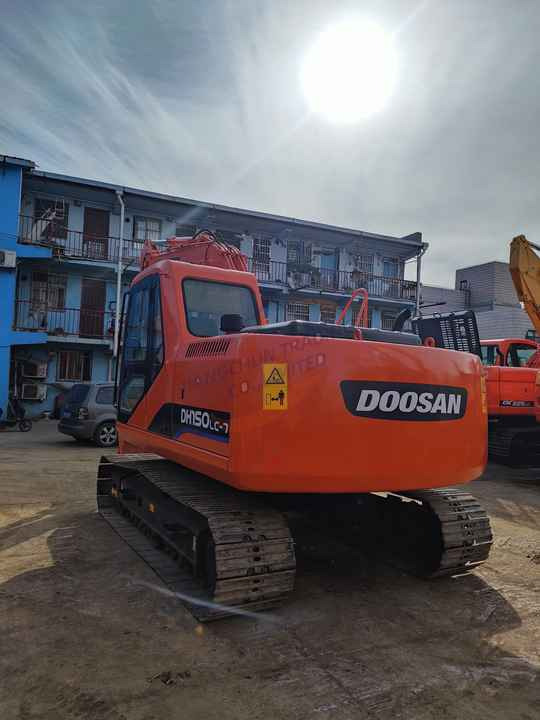 Used excavator doosan dh150 excavators machinery doosan dx60 dx80 dx75 dx225 Good Condition Low price wheel excavator - Escavadora de rastos: foto 2 Used excavator doosan dh150 excavators machinery doosan dx60 dx80 dx75 dx225 Good Condition Low price wheel excavator - Escavadora de rastos: foto 2