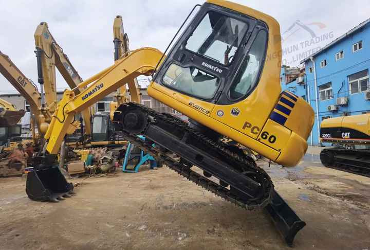 Used komatsu Pc60-7 Crawler Excavator 6 Ton Excavator In Shanghai China For Sale PC 60 60-7 PC60 PC78 excavator - Escavadora de rastos: foto 4 Used komatsu Pc60-7 Crawler Excavator 6 Ton Excavator In Shanghai China For Sale PC 60 60-7 PC60 PC78 excavator - Escavadora de rastos: foto 4