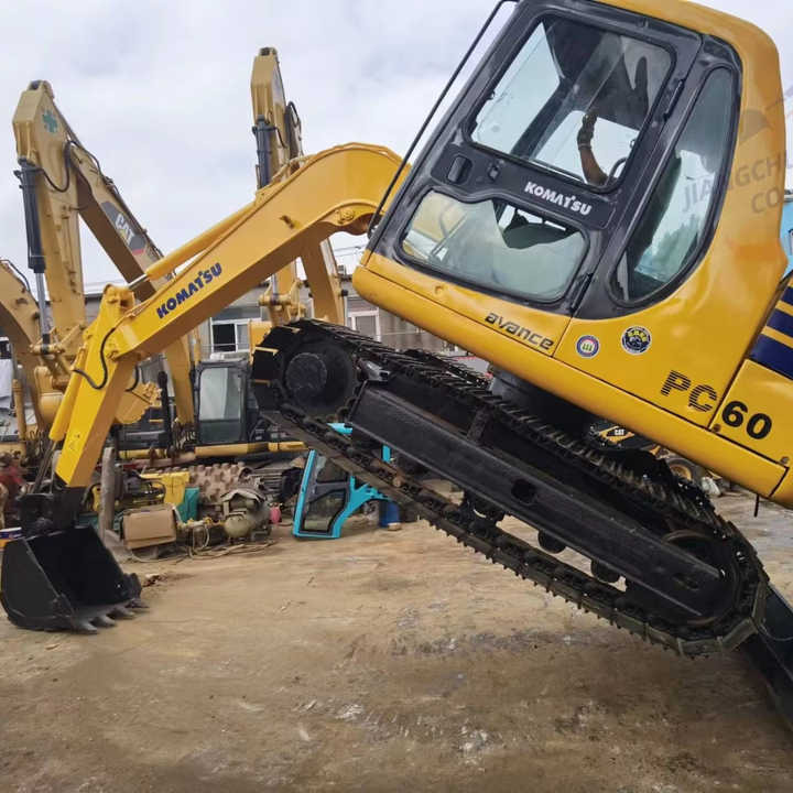 Used komatsu Pc60-7 Crawler Excavator 6 Ton Excavator In Shanghai China For Sale PC 60 60-7 PC60 PC78 excavator - Escavadora de rastos: foto 1 Used komatsu Pc60-7 Crawler Excavator 6 Ton Excavator In Shanghai China For Sale PC 60 60-7 PC60 PC78 excavator - Escavadora de rastos: foto 1