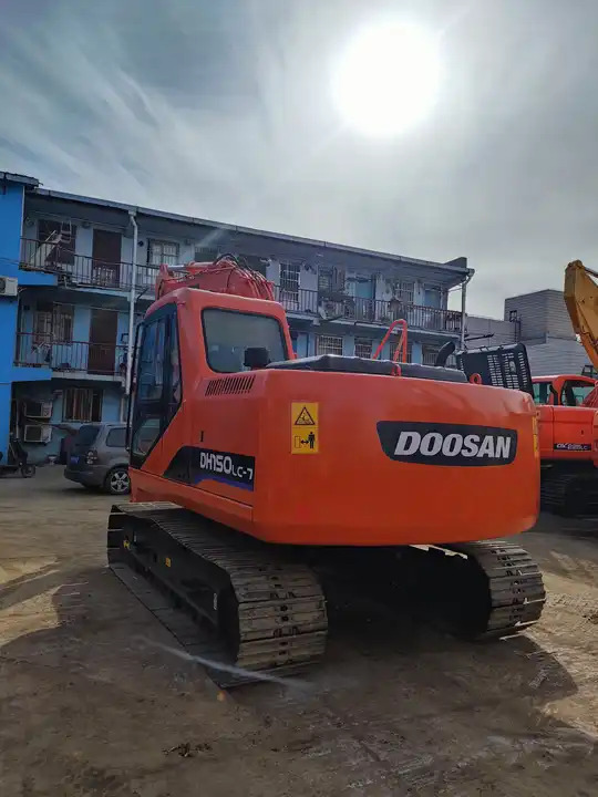 Well-maintained Cheap Price Korea Original Used Doosan Dh150,Dh150lc-7 Crawler Excavator in Shanghai - Escavadora de rastos: foto 2 Well-maintained Cheap Price Korea Original Used Doosan Dh150,Dh150lc-7 Crawler Excavator in Shanghai - Escavadora de rastos: foto 2