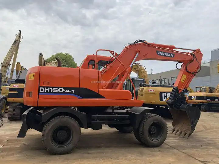Wheel digging excavator Used DOOSAN150W DH150W DH150W-7 / second-hand KOREA engine DOOSAN DH 150 150W-7 DOOSAN150 - Escavadora de rastos: foto 5 Wheel digging excavator Used DOOSAN150W DH150W DH150W-7 / second-hand KOREA engine DOOSAN DH 150 150W-7 DOOSAN150 - Escavadora de rastos: foto 5