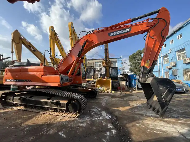 Competitive Used Machinery Doosan300 dx300lc Hydraulic Crawler Backhoe Digger 30ton Used Excavator Doosan DX300LC - Escavadora de rastos: foto 4 Competitive Used Machinery Doosan300 dx300lc Hydraulic Crawler Backhoe Digger 30ton Used Excavator Doosan DX300LC - Escavadora de rastos: foto 4