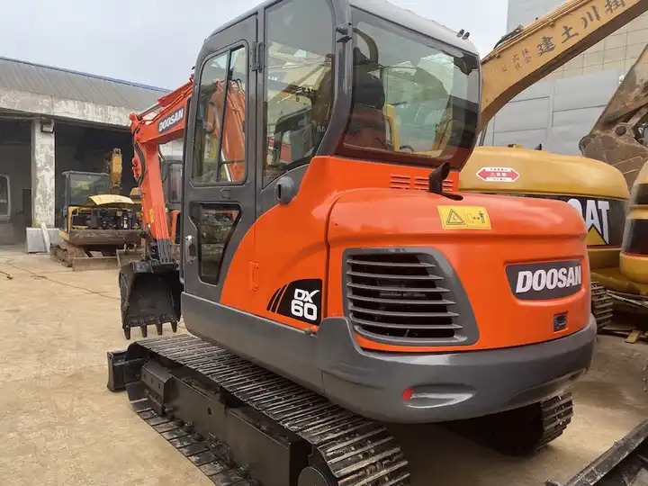 Dx60 dx55 ON SALE Doosan 6ton dx60 Used excavator in stock - Escavadora de rastos: foto 3 Dx60 dx55 ON SALE Doosan 6ton dx60 Used excavator in stock - Escavadora de rastos: foto 3