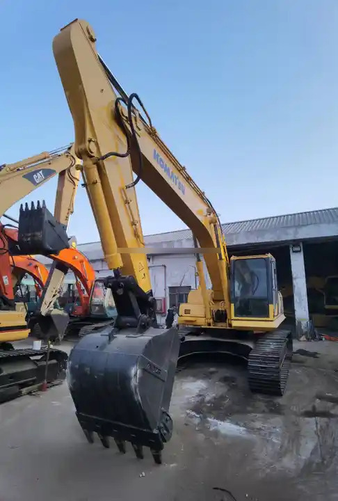 Good condition Japan komatsu pc220-8 used excavator / komatsu pc200-8 pc200-7 pc220-8 excavator second hand komatsu excavator - Escavadora de rastos: foto 4 Good condition Japan komatsu pc220-8 used excavator / komatsu pc200-8 pc200-7 pc220-8 excavator second hand komatsu excavator - Escavadora de rastos: foto 4