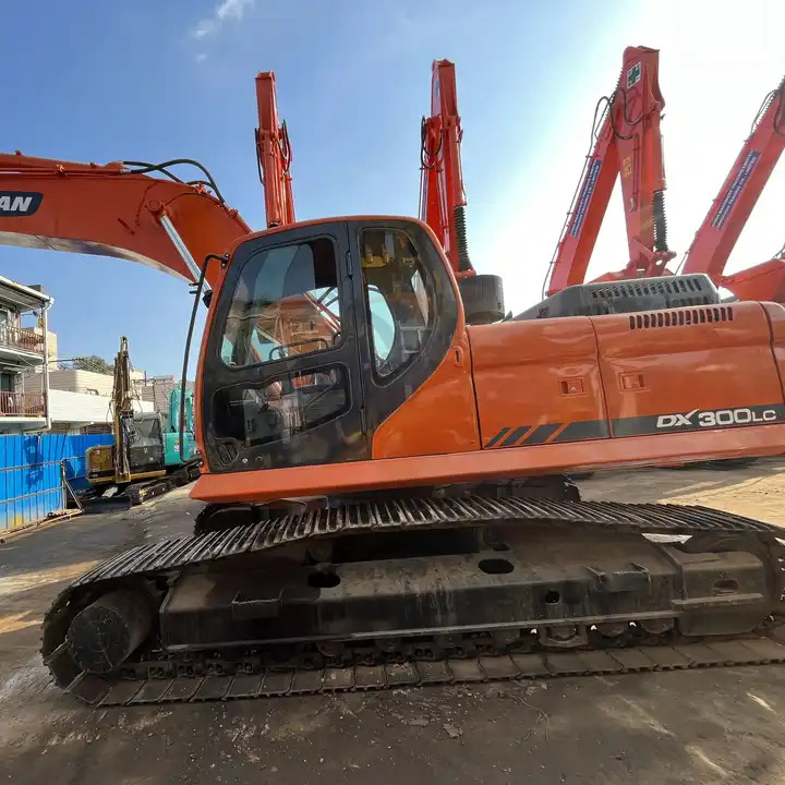 Low price hours Used Machinery Doosan300 dx300lc Hydraulic Crawler Backhoe Digger 30ton Used Excavator Doosan DX300LC - Escavadora de rastos: foto 1 Low price hours Used Machinery Doosan300 dx300lc Hydraulic Crawler Backhoe Digger 30ton Used Excavator Doosan DX300LC - Escavadora de rastos: foto 1
