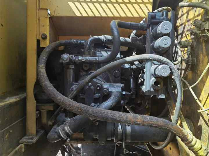 Nice porfmance Japanese Hot Selling Good Condition Used Excavator Komatsu PC120 Cheap Price PC210 PC220-8 pc120 pc130 - Escavadora de rastos: foto 2 Nice porfmance Japanese Hot Selling Good Condition Used Excavator Komatsu PC120 Cheap Price PC210 PC220-8 pc120 pc130 - Escavadora de rastos: foto 2