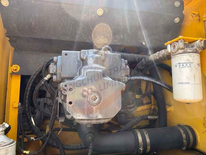 Nice porfmance Japanese Hot Selling Good Condition Used Excavator Komatsu PC200 Cheap Price PC210 PC220-8 - Escavadora de rastos: foto 4 Nice porfmance Japanese Hot Selling Good Condition Used Excavator Komatsu PC200 Cheap Price PC210 PC220-8 - Escavadora de rastos: foto 4
