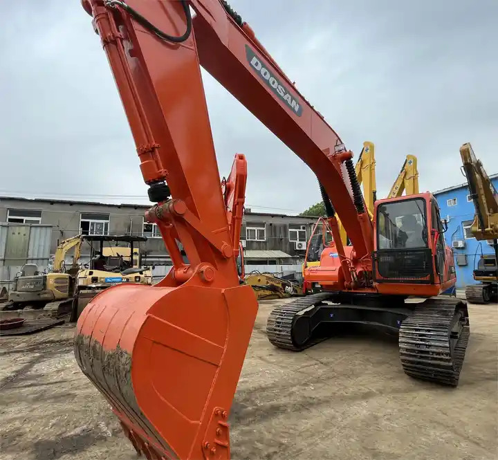 Used original Korea Doosan 20 ton excavator with cheap price and good condition DOOSAN Dx220LC-9e - Escavadora de rastos: foto 1 Used original Korea Doosan 20 ton excavator with cheap price and good condition DOOSAN Dx220LC-9e - Escavadora de rastos: foto 1