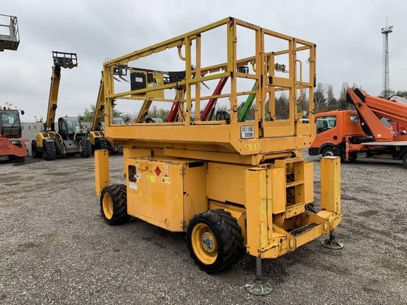 Genie GS-2669 - 10 m, 4x4, diesel - Plataforma de Tijera/ Plataforma de tesoura: foto 1 Genie GS-2669 - 10 m, 4x4, diesel - Plataforma de Tijera/ Plataforma de tesoura: foto 1