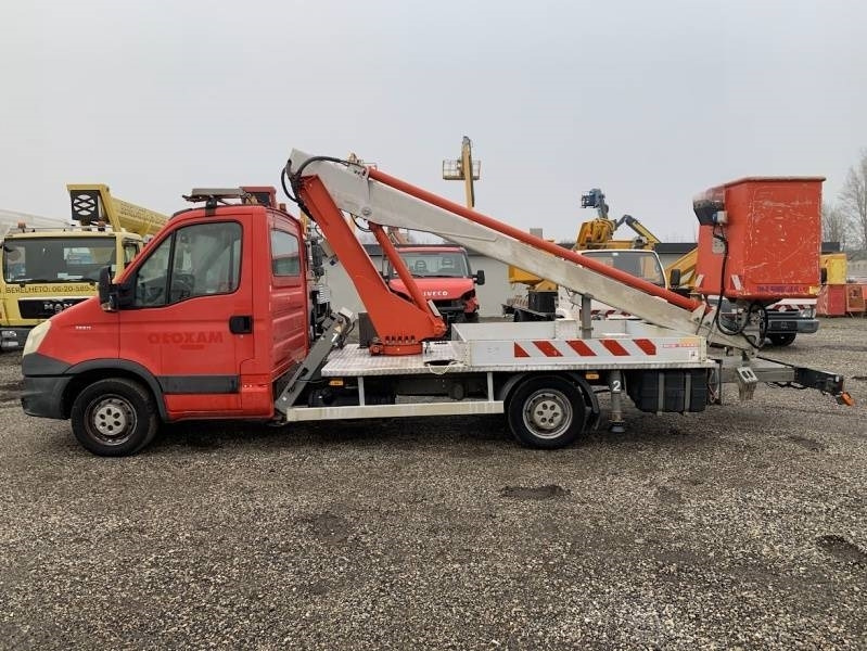 Iveco Daily Multitel 160 ALU DS - 16m - Caminhão com plataforma aérea: foto 5 Iveco Daily Multitel 160 ALU DS - 16m - Caminhão com plataforma aérea: foto 5