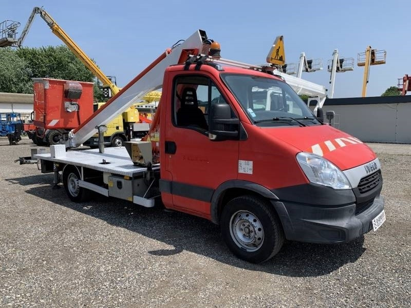 Iveco Daily Multitel 160 ALU DS - 16m - Caminhão com plataforma aérea: foto 1 Iveco Daily Multitel 160 ALU DS - 16m - Caminhão com plataforma aérea: foto 1