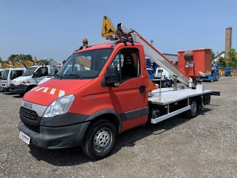Iveco Daily Multitel 160 ALU DS - 16m - Caminhão com plataforma aérea: foto 2 Iveco Daily Multitel 160 ALU DS - 16m - Caminhão com plataforma aérea: foto 2